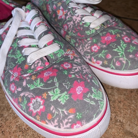 RUE 21 Low Lace Sneaker - Picture 5 of 10